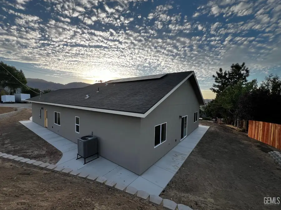 22330 FONTANA STREET, Tehachapi, CA 93561 - #3