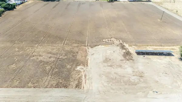 3045 EMERSON WAY, Bakersfield, CA 93313