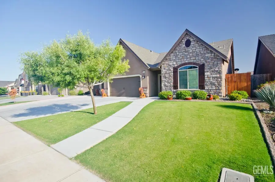 6215 PROVINCENTOWN AVE, Bakersfield, CA 93313 - #2