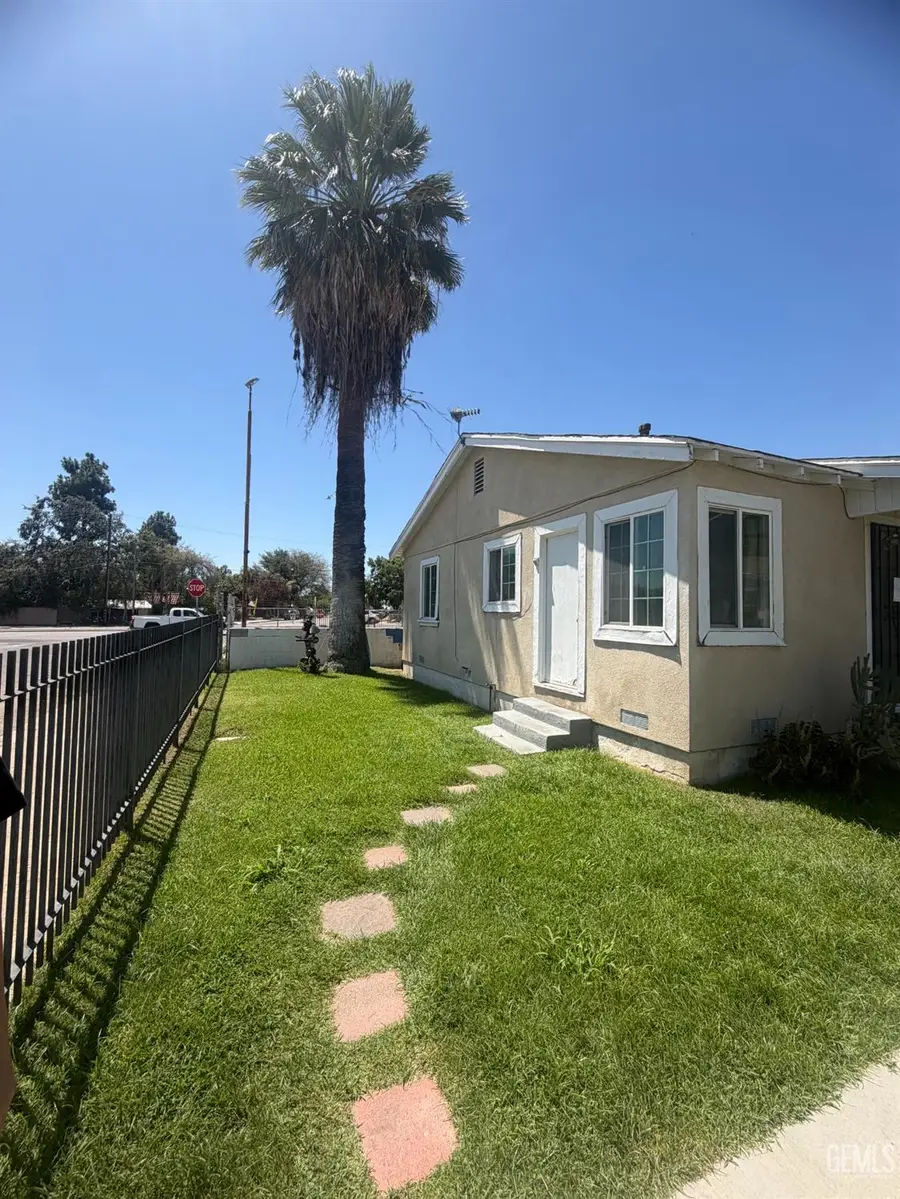 2208 LAKE STREET, Bakersfield, CA 93306 - #2