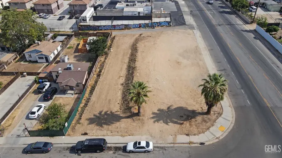 1330 PEARL STREET, Bakersfield, CA 93305 - #2