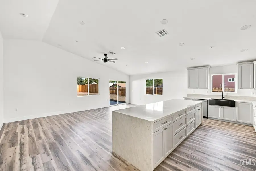 2109 MAHONEY STREET, Bakersfield, CA 93307 - #3