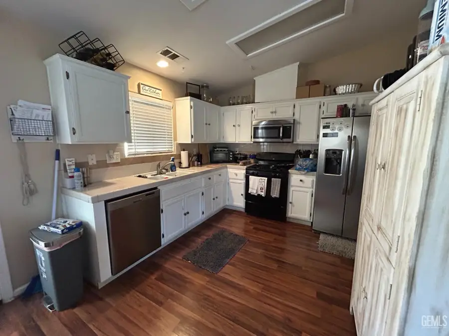 328 W PILOT AVENUE, Bakersfield, CA 93308 - #3