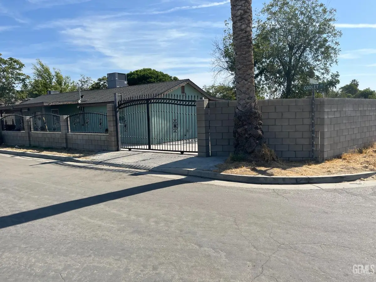301 COOLEY DRIVE, Bakersfield, CA 93306 - #1