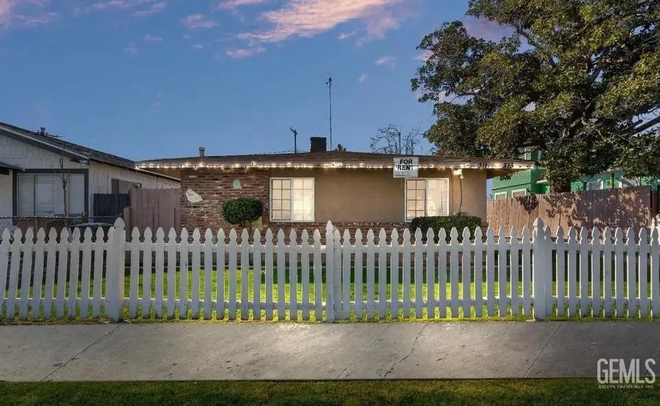 313 F STREET, Bakersfield, CA 93304 - #1