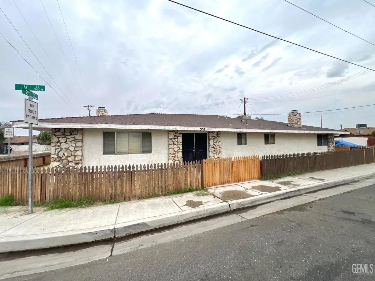 201 V STREET, Bakersfield, CA 93304 - #1