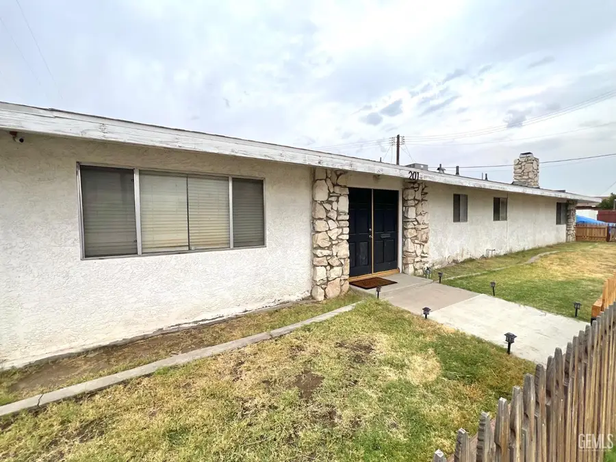 201 V STREET, Bakersfield, CA 93304 - #2