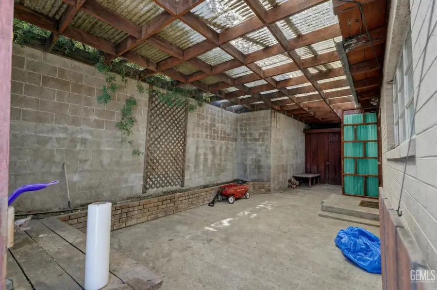 518 WILSON AVENUE, Taft, CA 93268 - #2