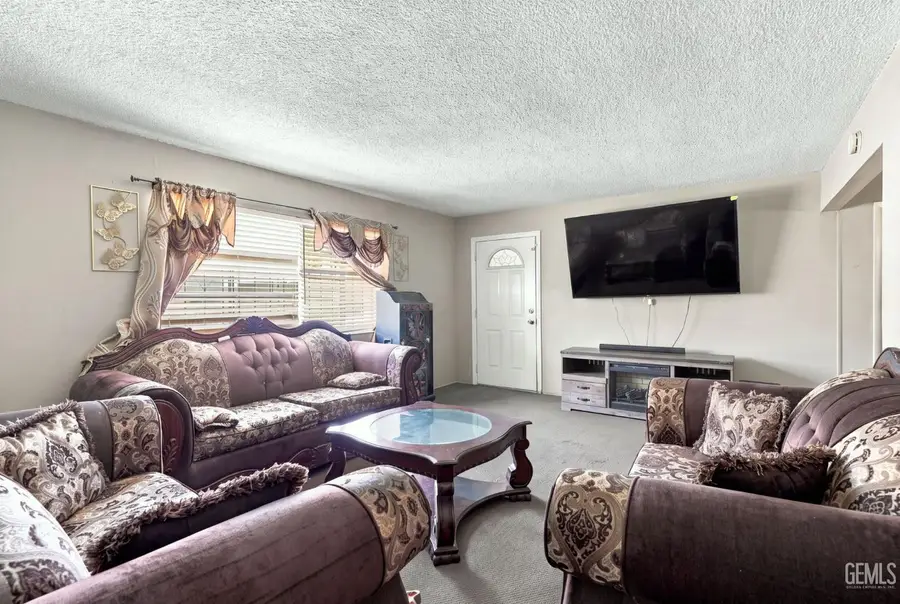 9904 GILBERT STREET, Lamont, CA 93241 - #2
