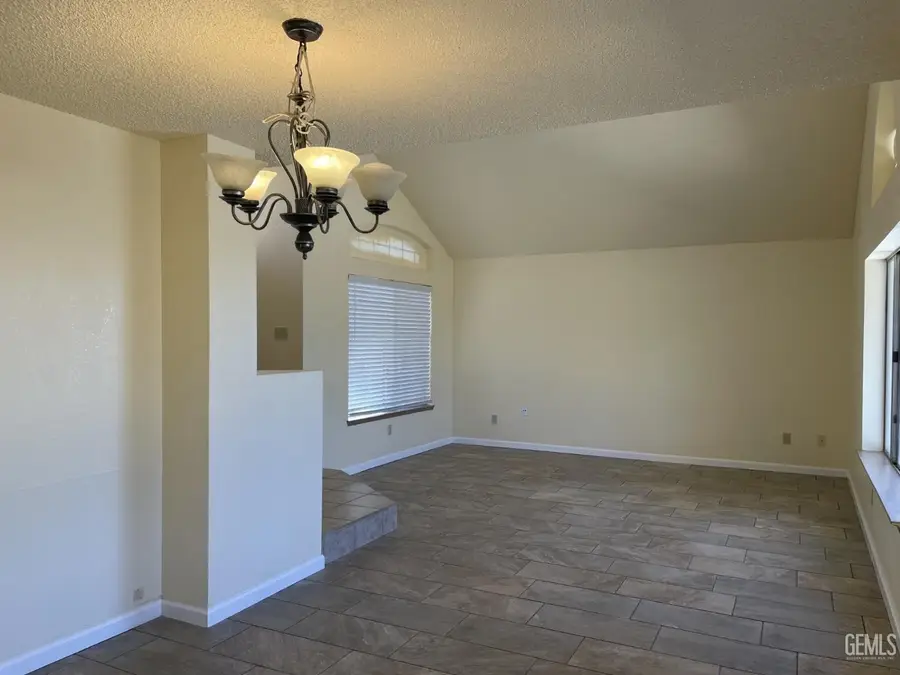 6213 QUAKING ASPEN STREET, Bakersfield, CA 93313 - #3