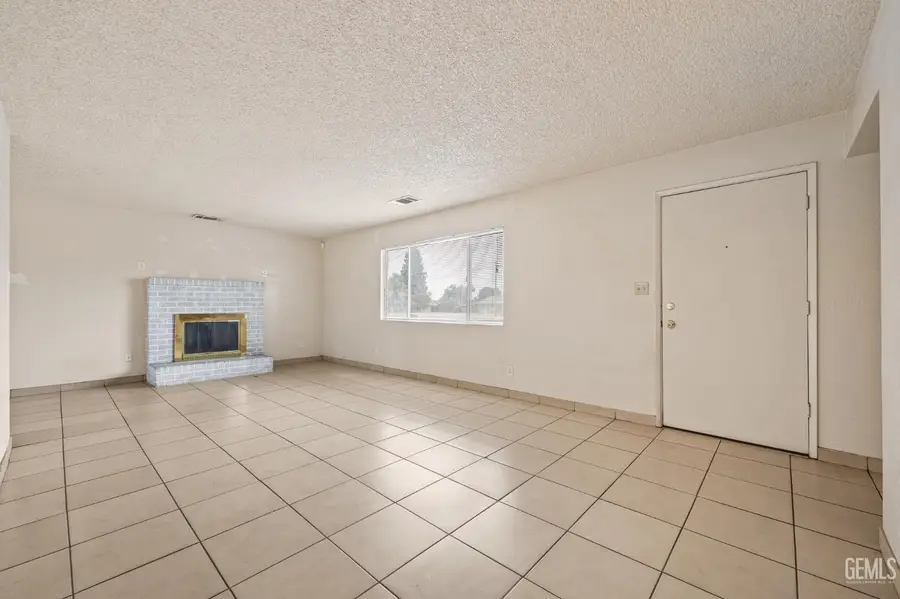 1612 W CALDWELL, Visalia, CA 93277 - #2