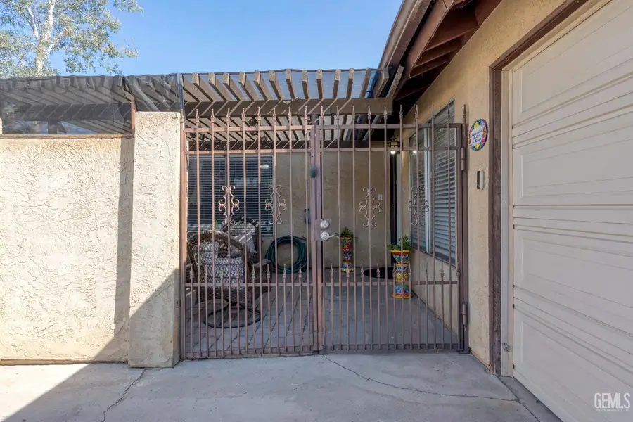 5808 CEDAR GLEN LANE, Bakersfield, CA 93313 - #2