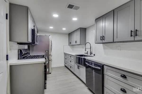 6700 NOTTINGHAM LANE #18, Bakersfield, CA 93309
