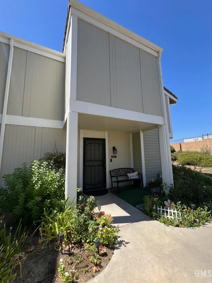 27120 CROSSGLADE AVENUE #1, Santa Clarita, CA 91351 - #3