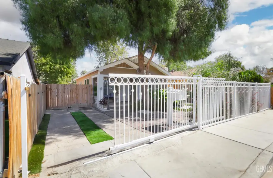 710 R STREET, Bakersfield, CA 93304 - #2