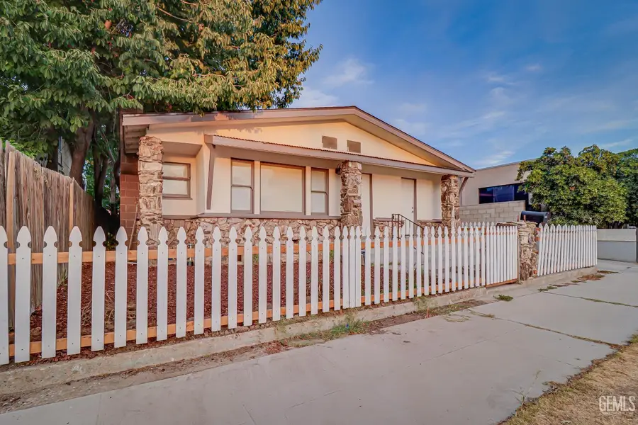 2106 E STREET, Bakersfield, CA 93301 - #2