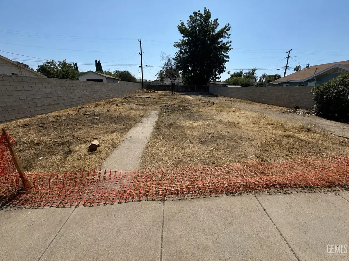 2302 ARLINGTON STREET, Bakersfield, CA 93305 - #1