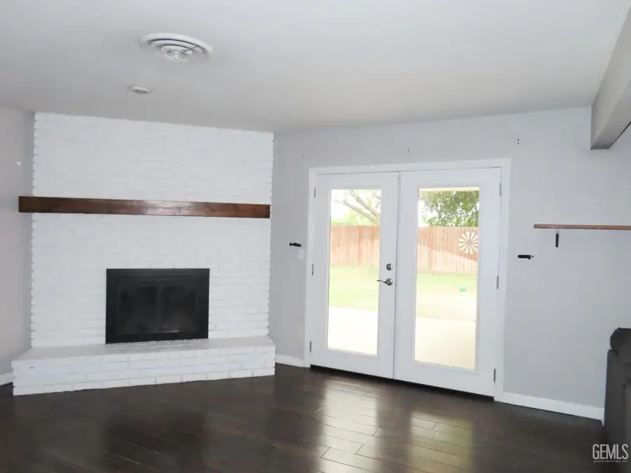 1907 MANNING STREET, Bakersfield, CA 93309 - #3