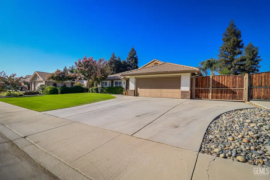 9118 OAK HILLS AVENUE, Bakersfield, CA 93312 - #3