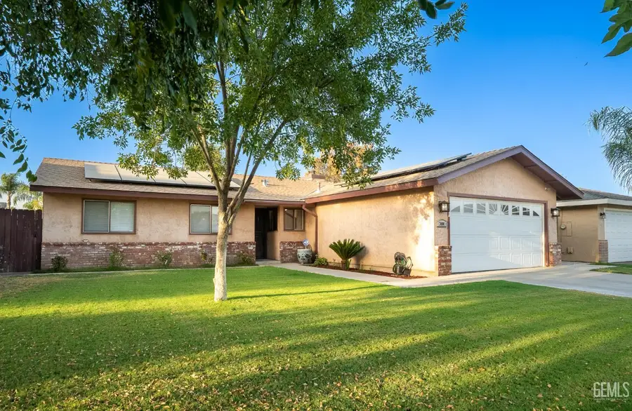 2404 ARLANA STREET, Bakersfield, CA 93304 - #2