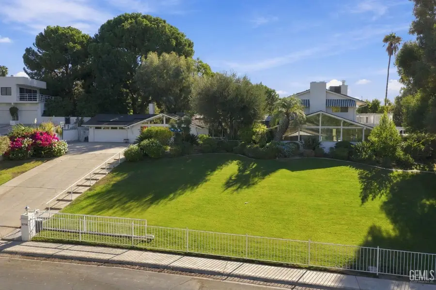 3713 PINEHURST DRIVE, Bakersfield, CA 93306 - #2