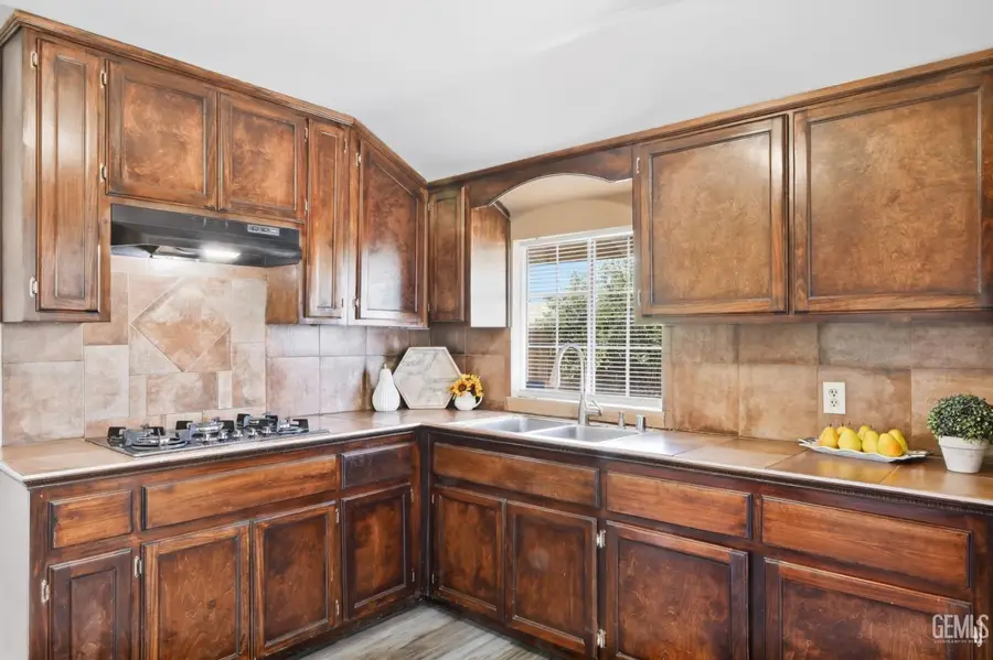 121 ROBERTS LANE, Bakersfield, CA 93308 - #3
