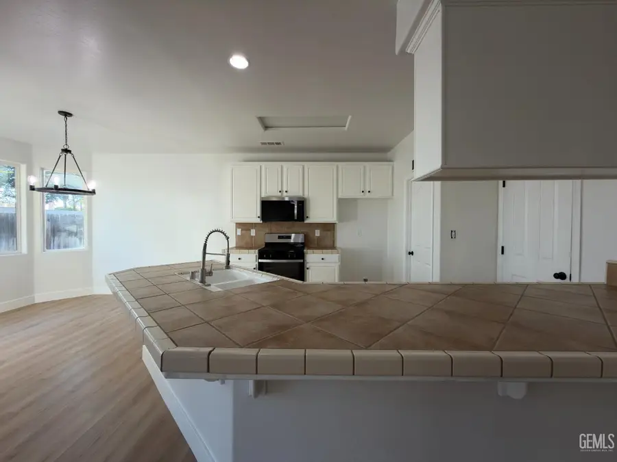 10909 LEWELLING STREET, Bakersfield, CA 93312 - #3