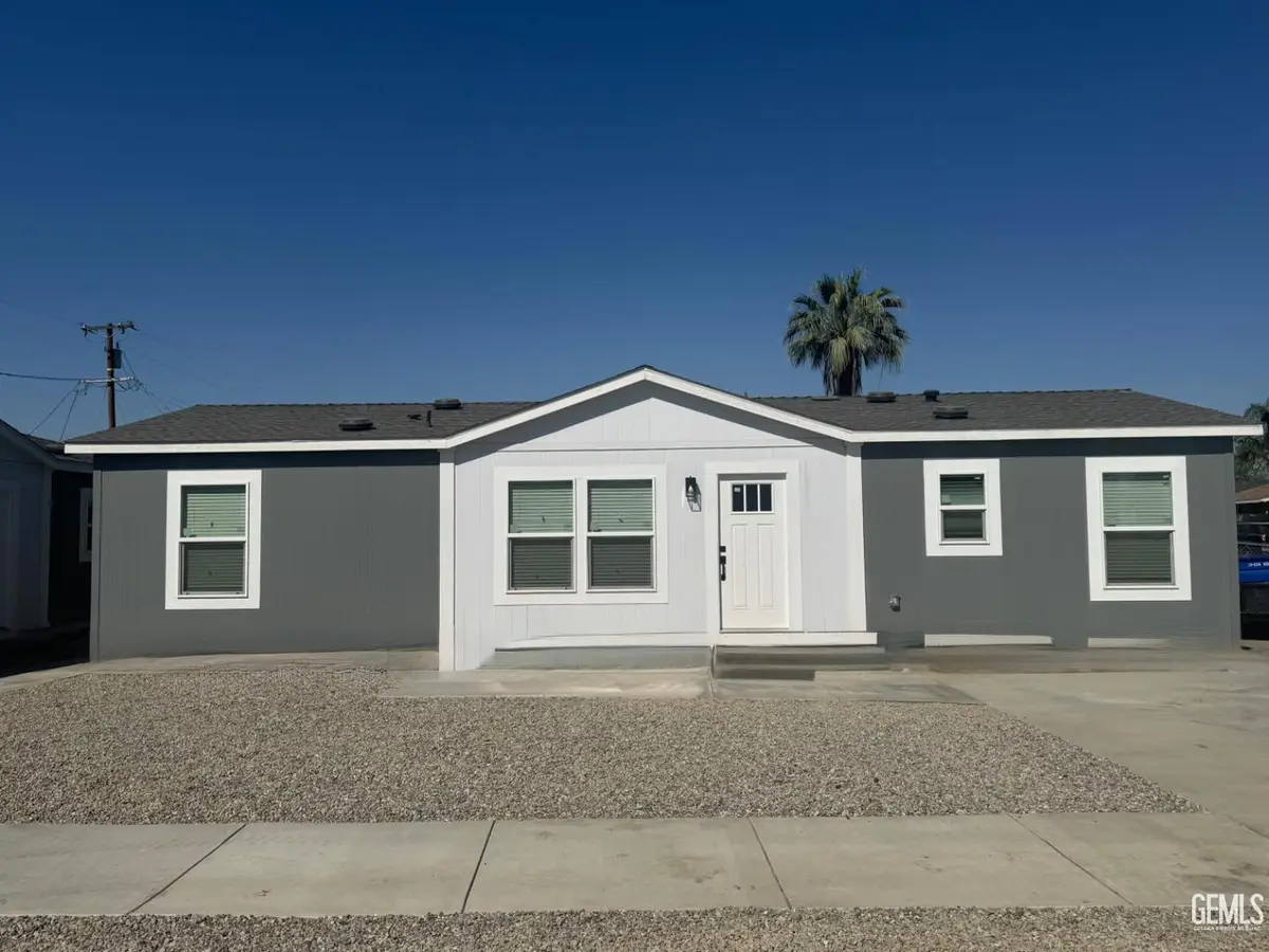 207 W MONETA AVENUE, Bakersfield, CA 93308 - #1