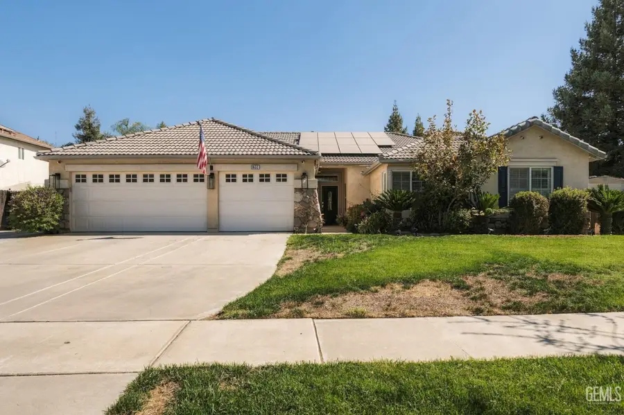 3832 N CARSON STREET, Visalia, CA 93291 - #2