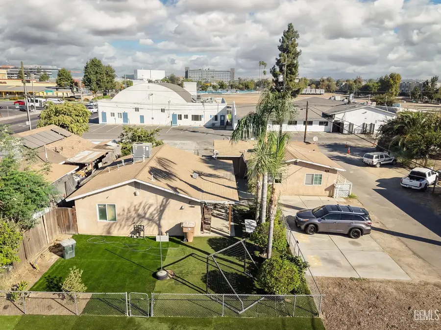 818 11TH STREET, Bakersfield, CA 93304 - #2