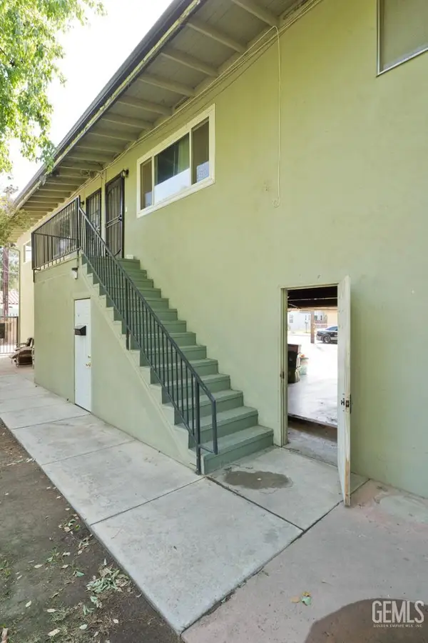 1102 OLEANDER AVENUE, Bakersfield, CA 93304