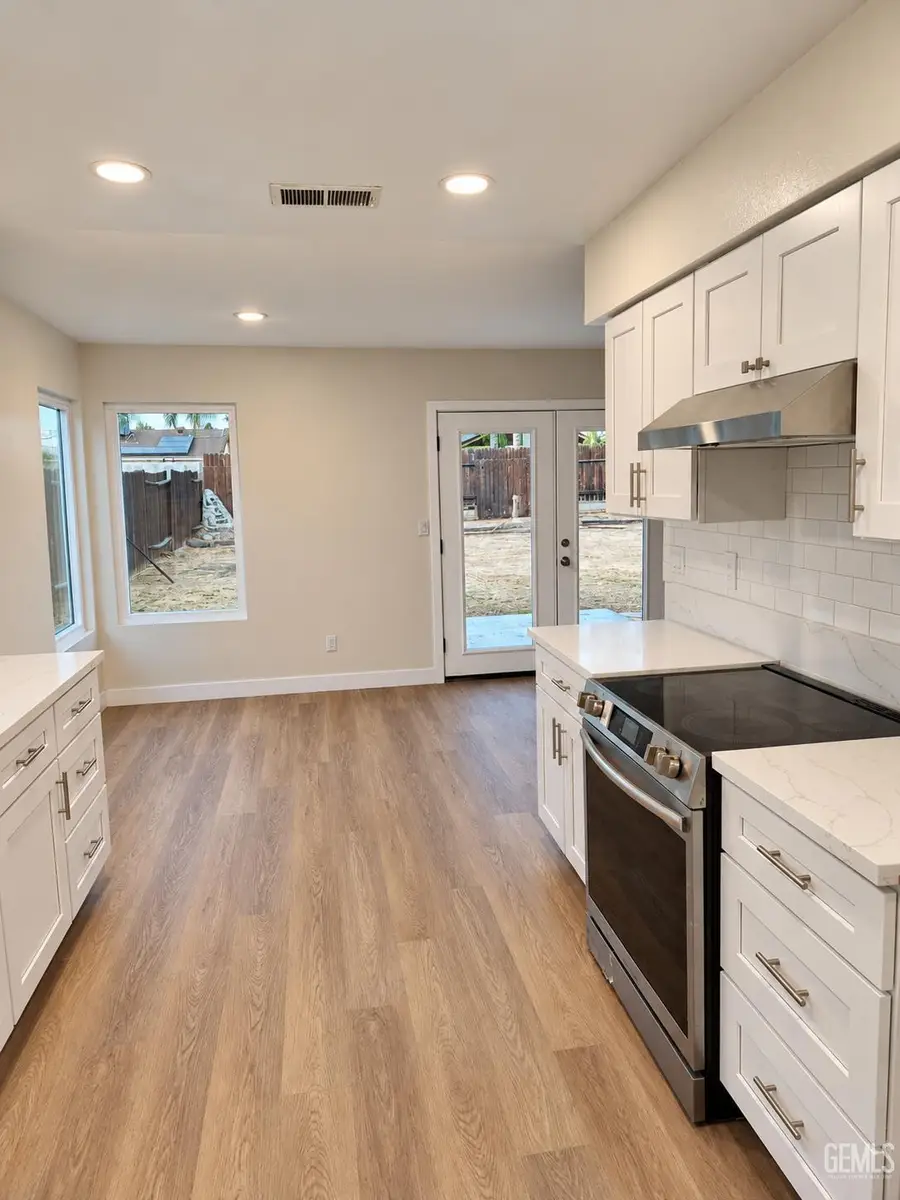 1716 SAINT CLAIR CT, Bakersfield, CA 93304 - #2
