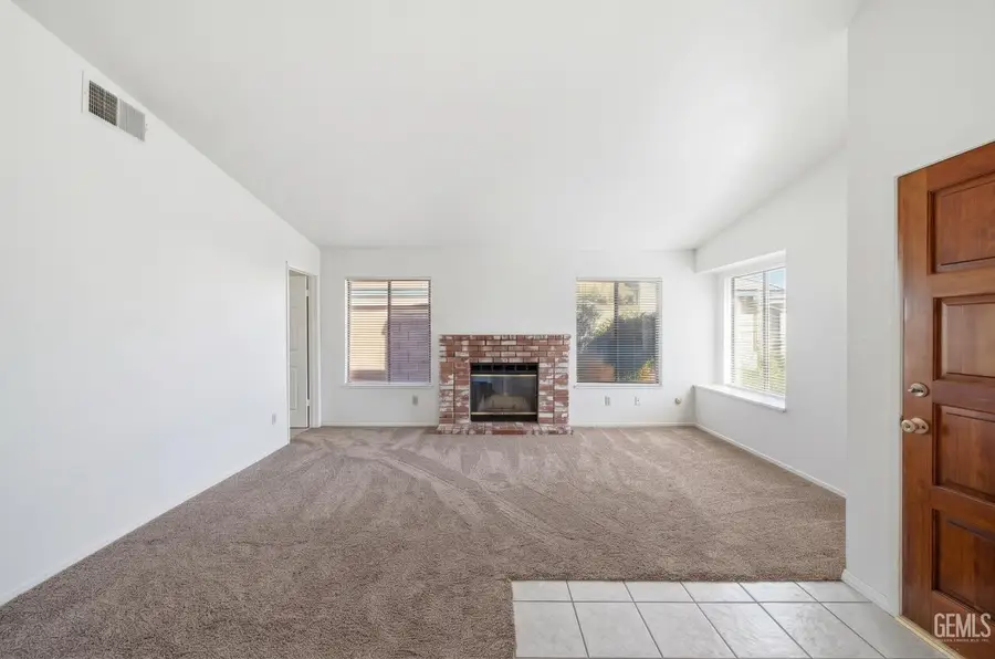 613 S OLIVE STREET, Bakersfield, CA 93304 - #2