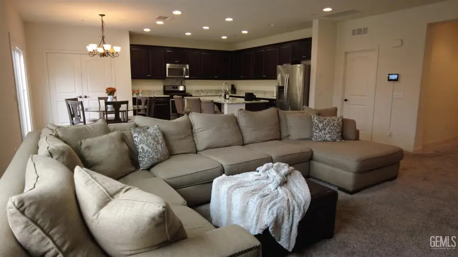 5910 AMBER RIDGE DRIVE, Bakersfield, CA 93313 - #3