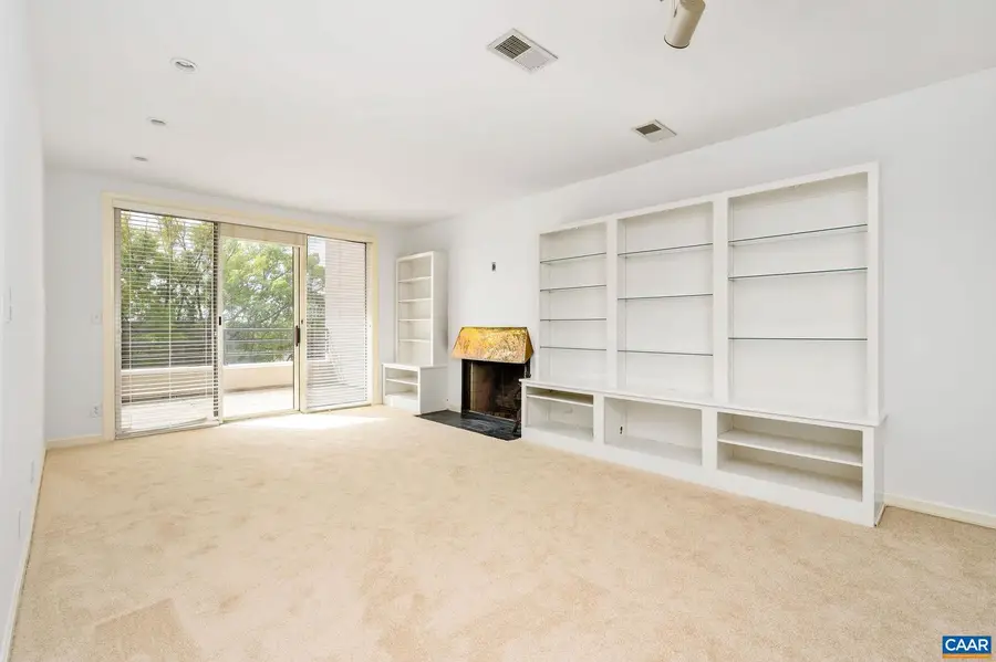 408 E Market St #305, Charlottesville, VA 22902 - #3