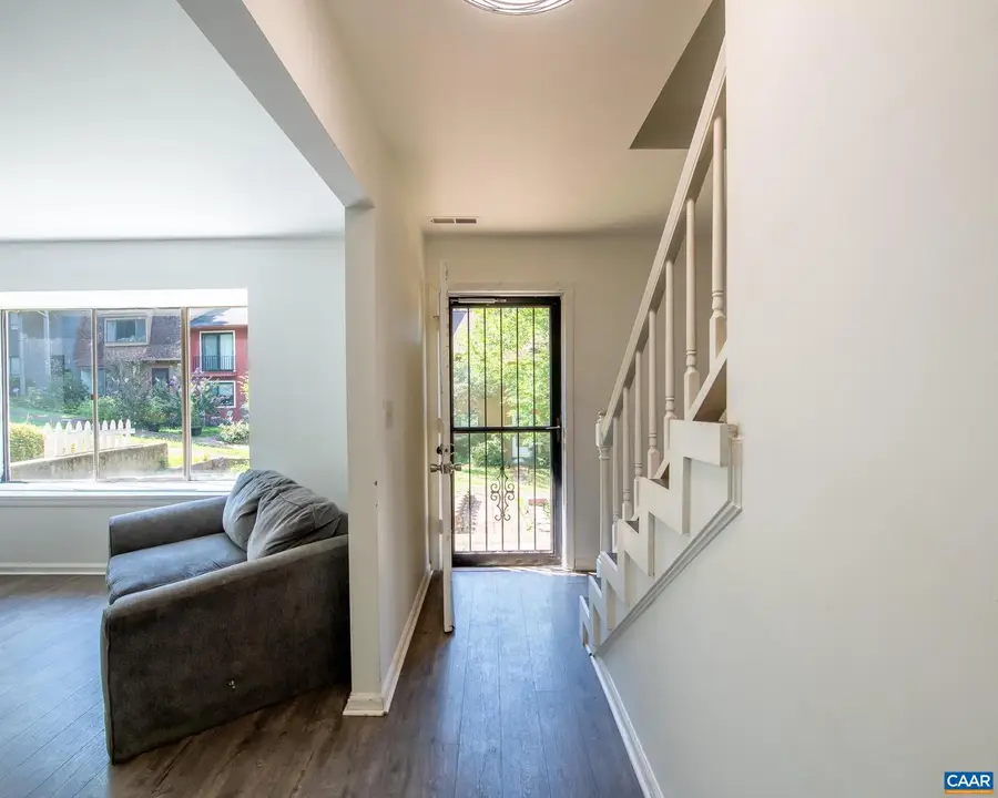 28 Woodlake Dr, Charlottesville, VA 22901 - Image #3