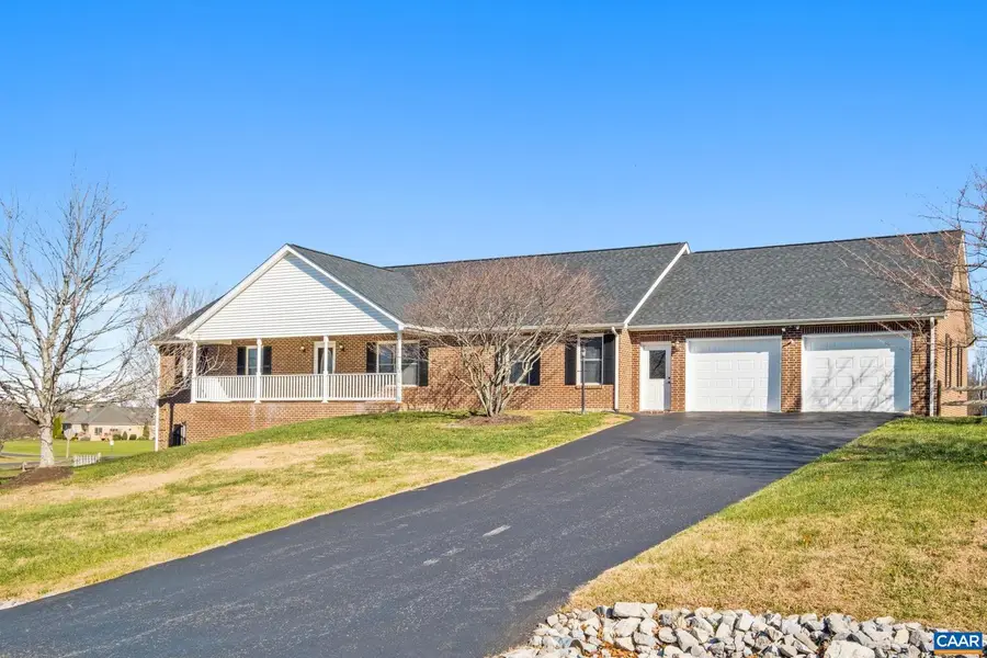 16 Queens Ct, Stuarts Draft, VA 24477 - Image #2