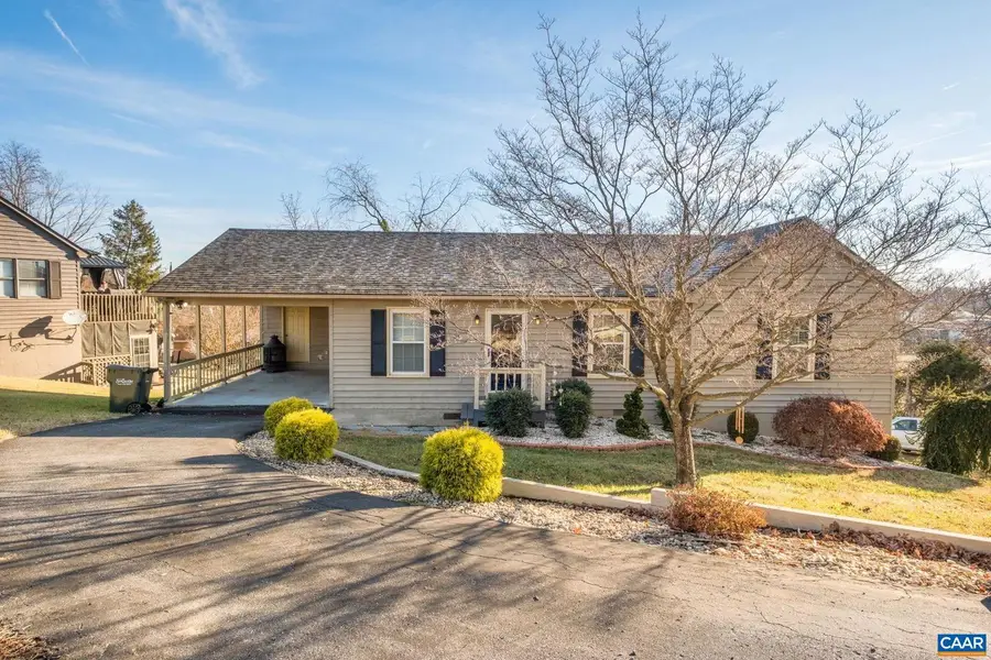 619 Essex Dr, Staunton, VA 24401 - #2