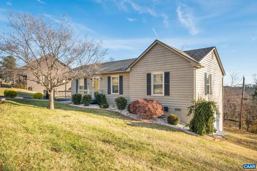 619 Essex Dr, Staunton, VA 24401 - #3