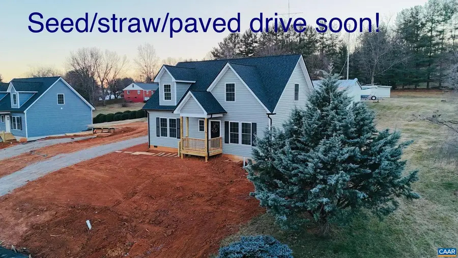 202 Robin Hood Rd, Staunton, VA 24401 - Image #2