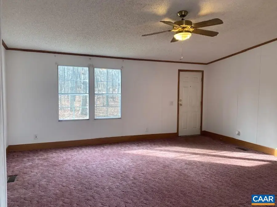 283 Hummingbird Rd, Scottsville, VA 24590 - #2