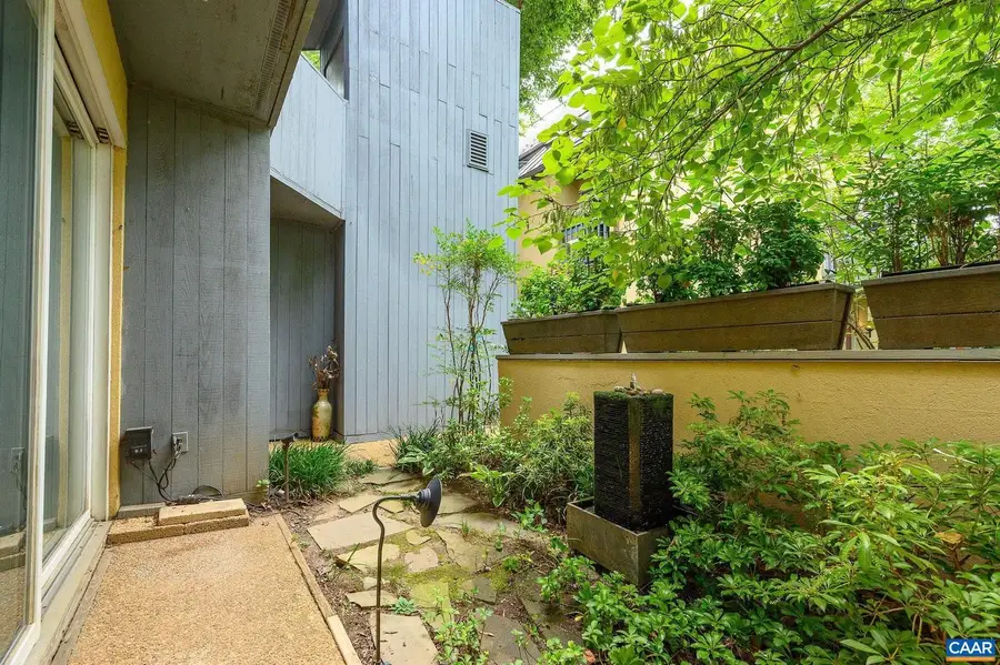 207 Nw 2nd St #d, Charlottesville, VA 22902 - Image #2