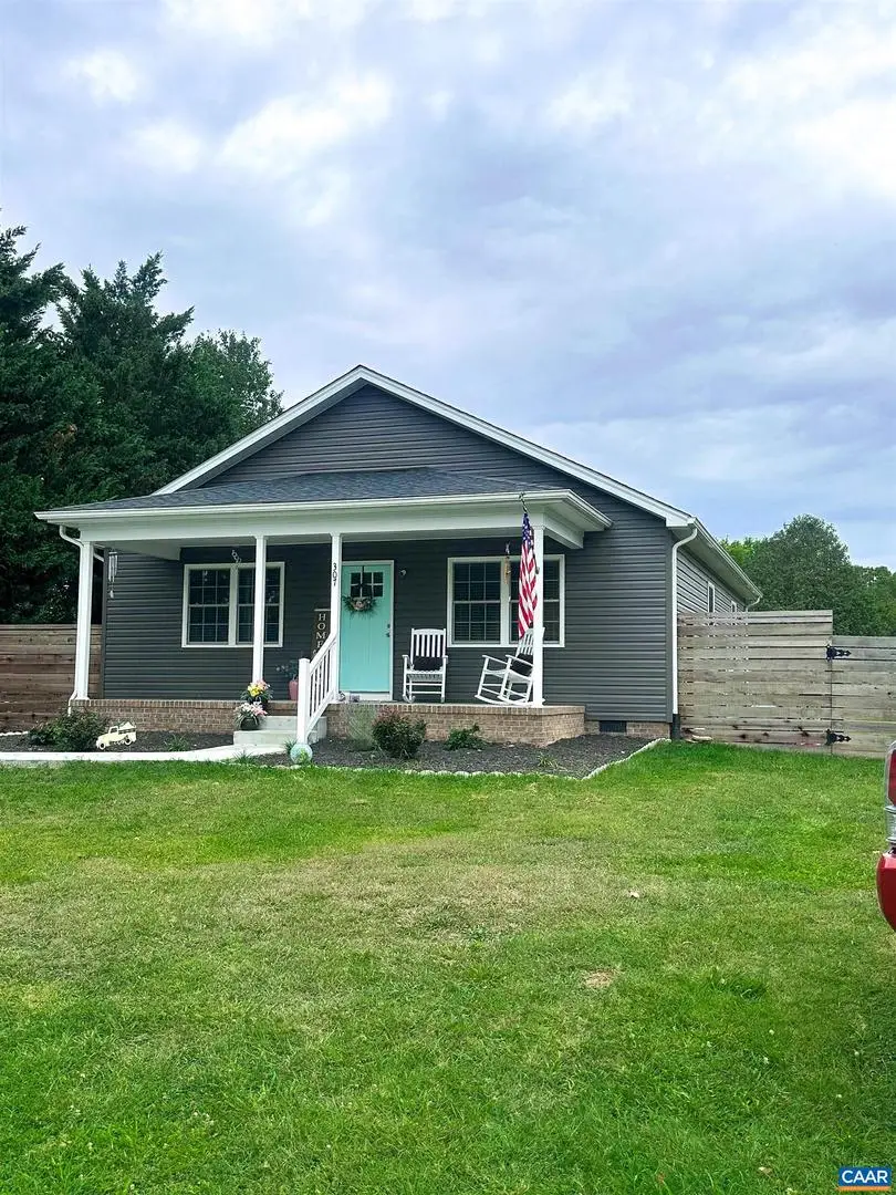 307 15th St, Grottoes, VA 24441 - #2