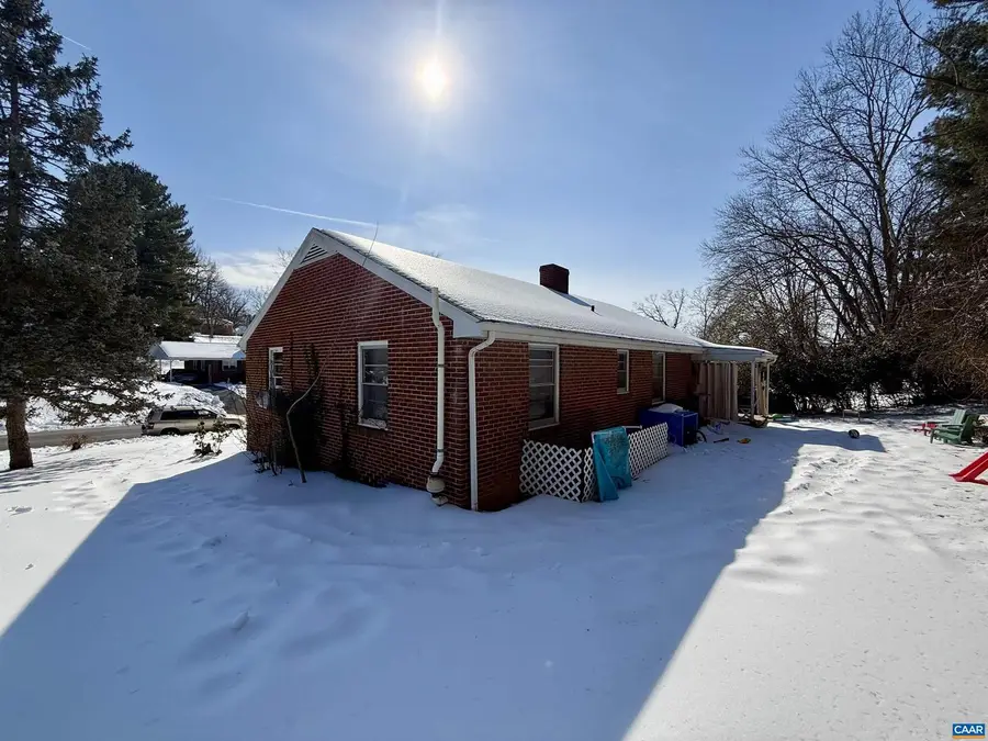 908 Belmore Ave, Staunton, VA 24401 - #3