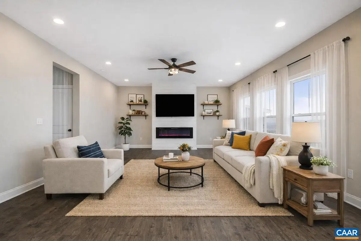 114 Chamberlain Dr, Staunton, VA 24401 - #1