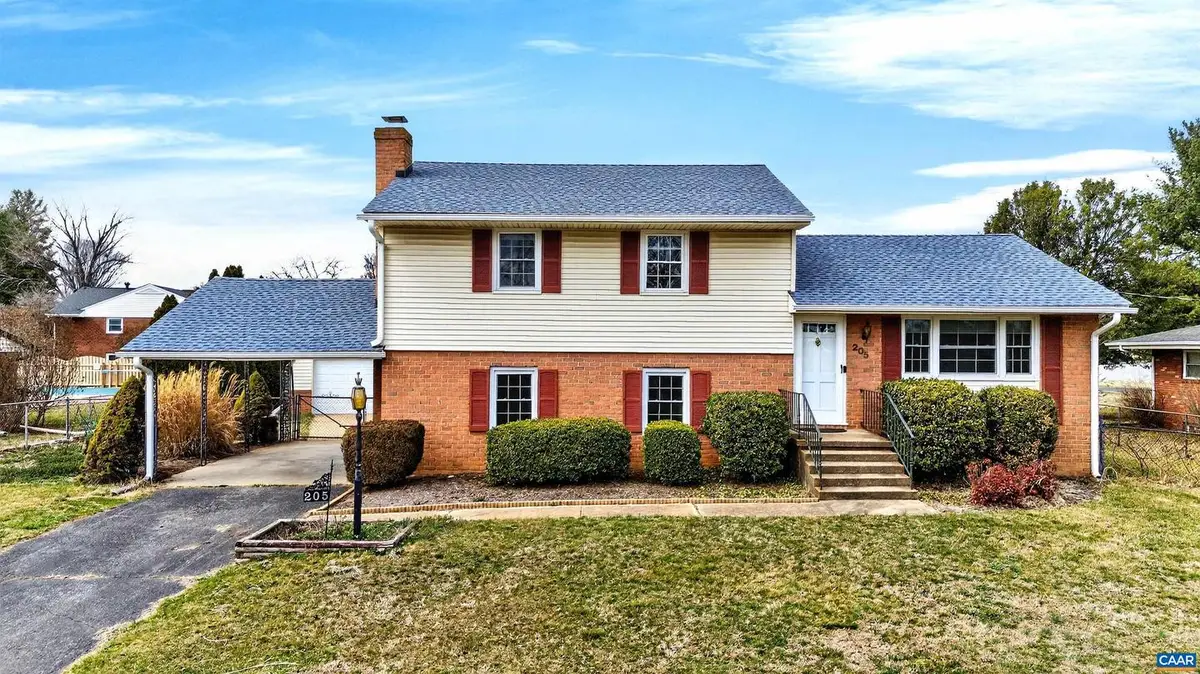 205 Stonewall Dr, Waynesboro, VA 22980 - #1