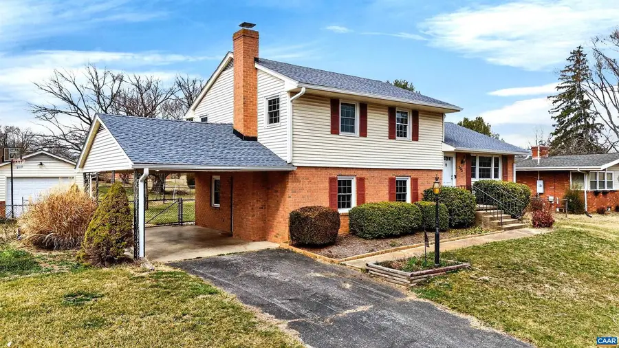 205 Stonewall Dr, Waynesboro, VA 22980 - #3