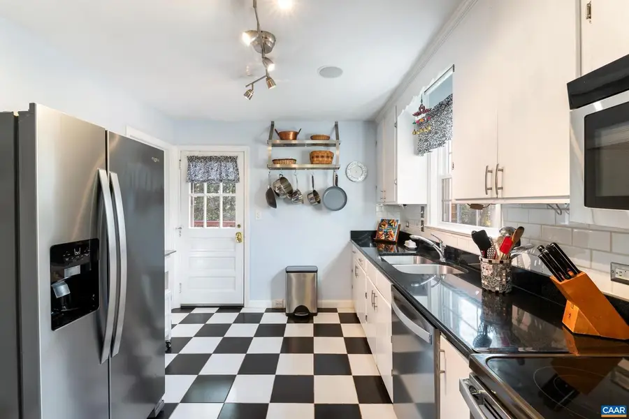 1216 Sherwood Rd, Charlottesville, VA 22903 - #3