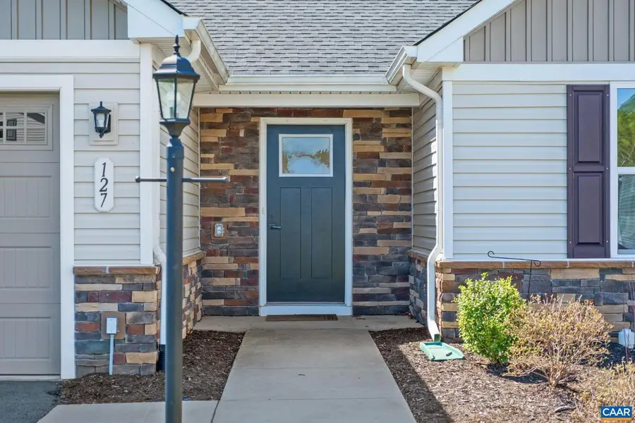 127 Park Dr, Palmyra, VA 22963 - #2