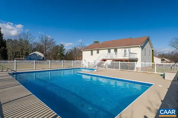 43 Dogwood Rd, STUARTS DRAFT, VA 24477